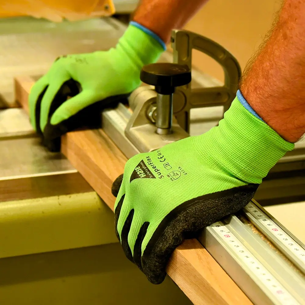Anwendungsbeispiel Arbeitshandschuh SuperFlex grün