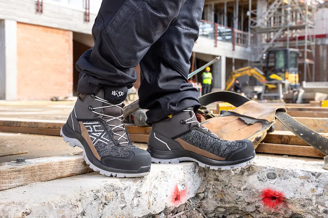 action-view-Arbeitsschuhe bei Verwendung auf der Baustelle,HAIX Black Eagle Safety 410 | C, GTX, schwarz-braun