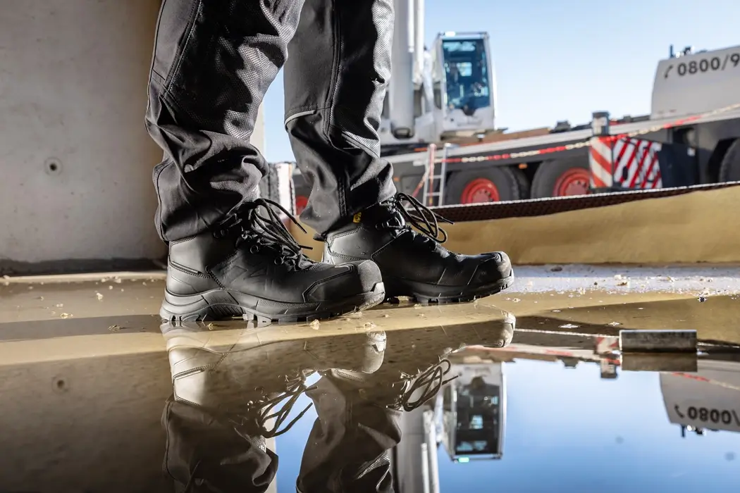 HAIX Black Eagle Safety 610 LTR/T black aus hydrophobiertem Leder mit metallfreiem Durchtrittschutz