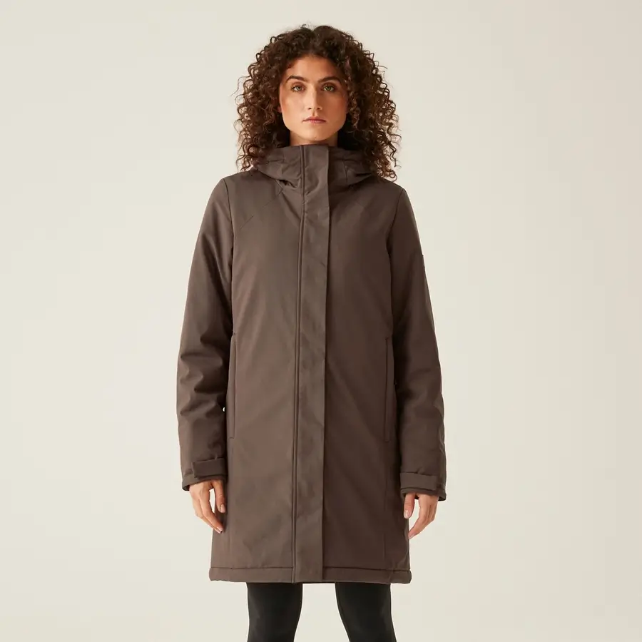 Frau mit Regatta Damen Parka Dallymoore braun