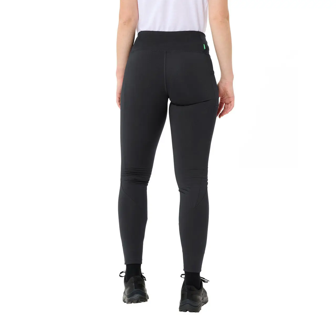 VAUDE Damen Winterleggings Neyland schwarz – getragen in der Rückansicht
