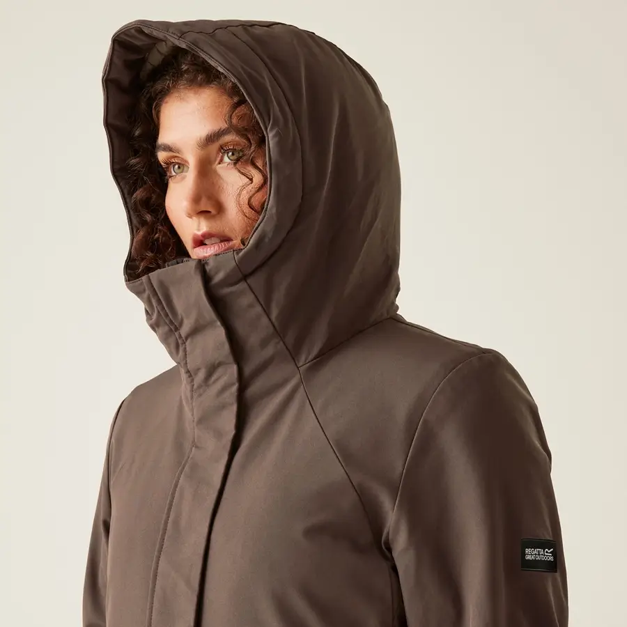 Frau mit Damen Parka Dallymoore braun