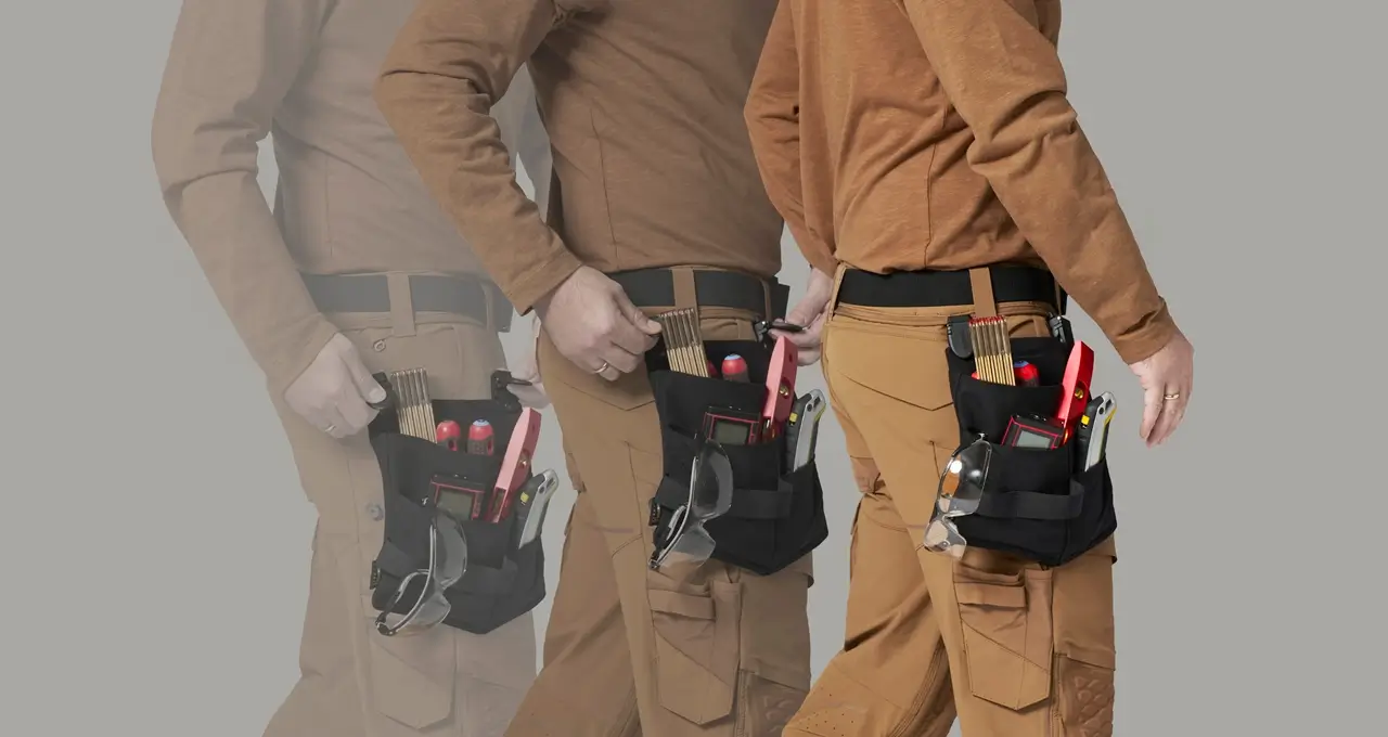 Beispielbild Anbringung von Mascot Hängetaschen mit customized Arbeitshose, befestigung über click Pocket System auf brauner hose