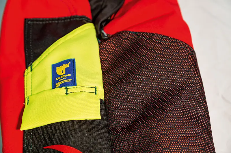 Schnittschutzhose Detail Seitentasche