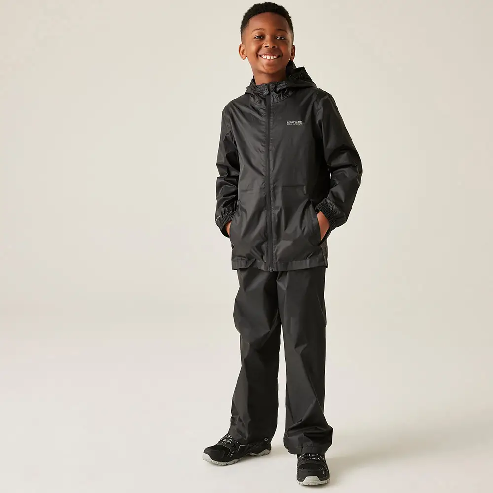 Regatta Pack It Regen Überziehhose Junge Schwarz – Lifestyle-Look vorne