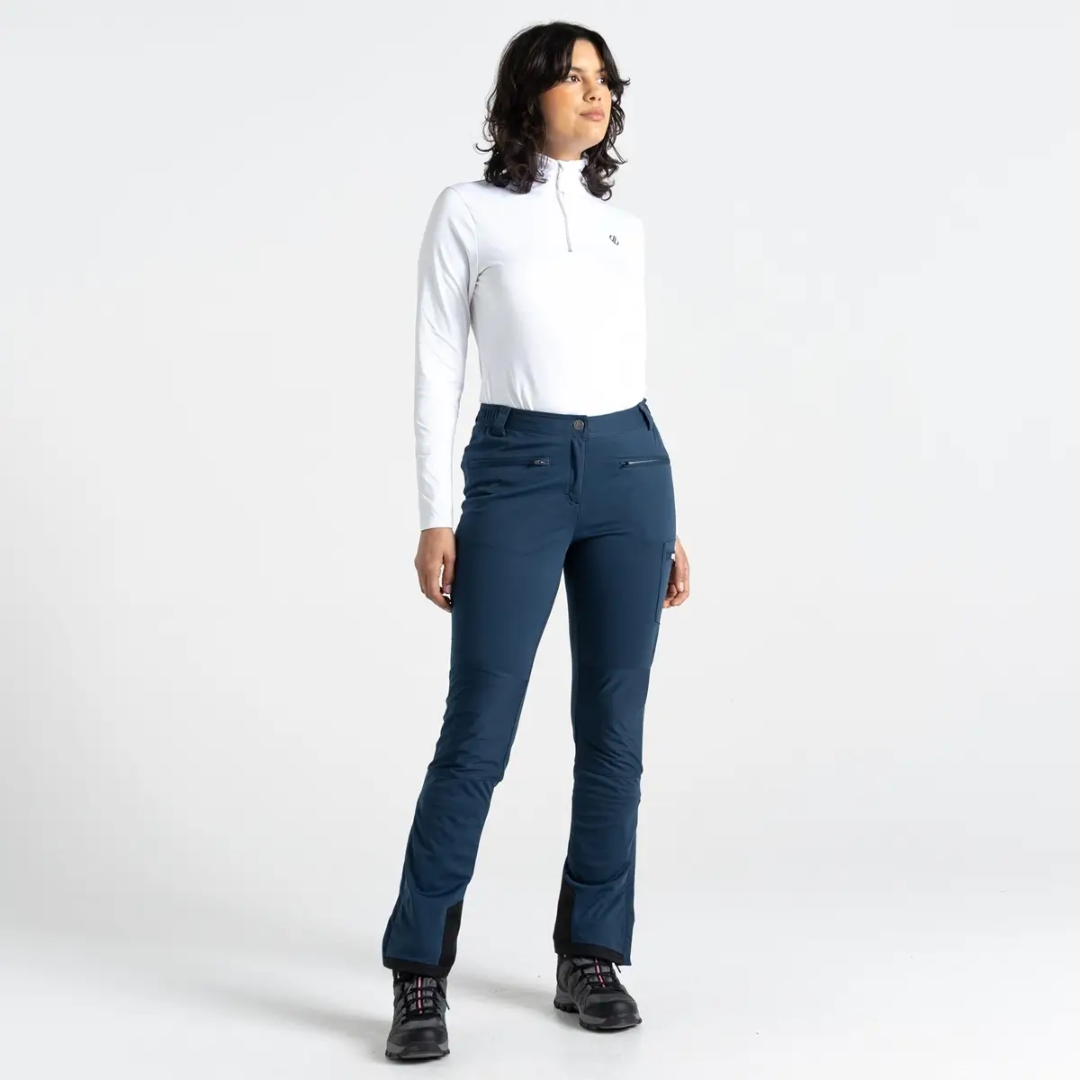 Dare2B Damen Softshellhose Appended dunkelblau Frau mit Softshellhose dunkelblau