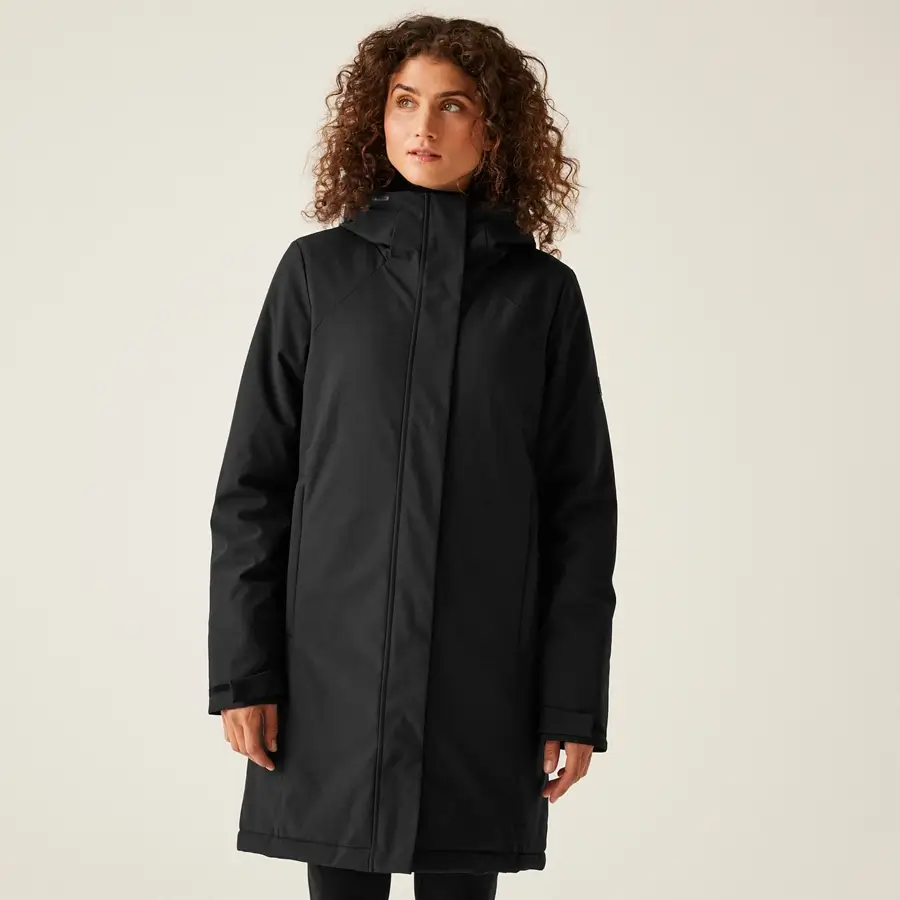 Frau mit Regatta Damen Parka Dallymoore schwarz